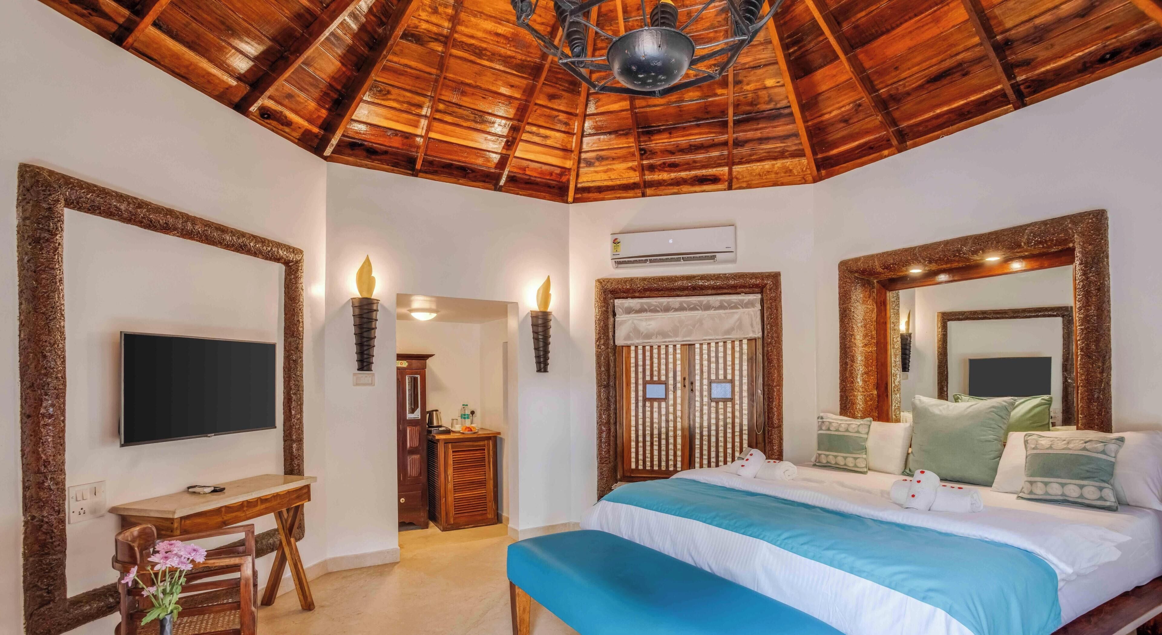 Octagonal Cottage | Individually decorated, individually furnished, desk, laptop workspace