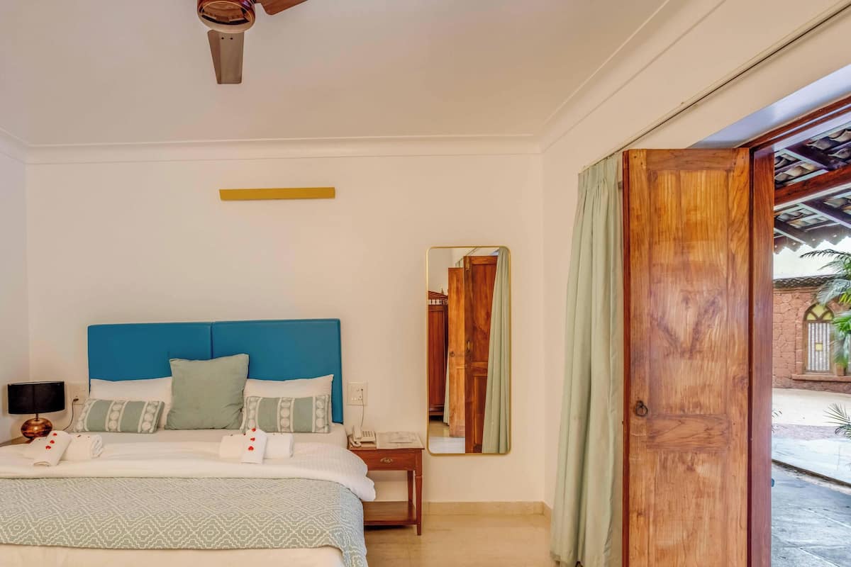 Pool Room 2 | Individually decorated, individually furnished, desk, laptop workspace