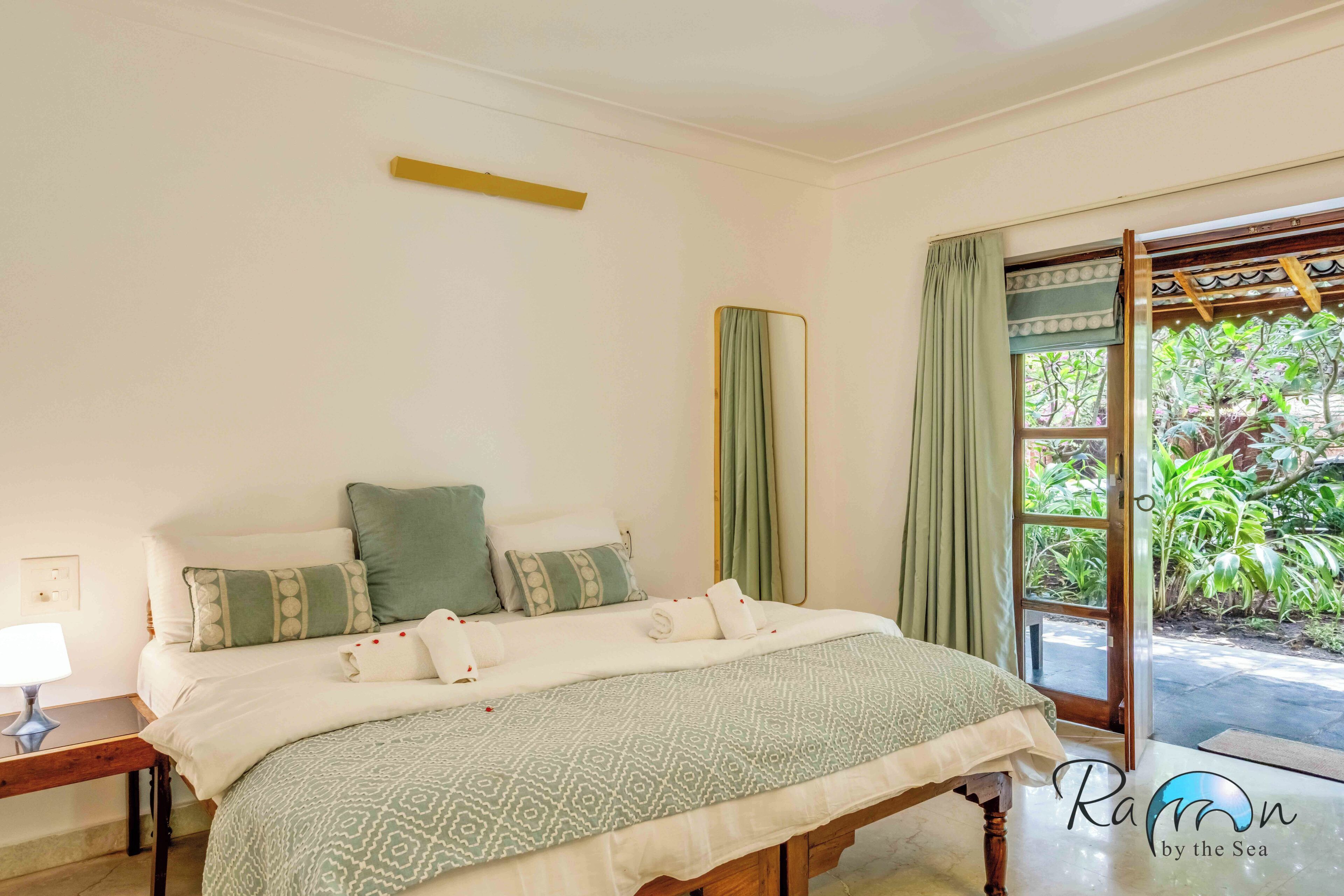 Decoración personalizada, muebles diferentes y escritorio 