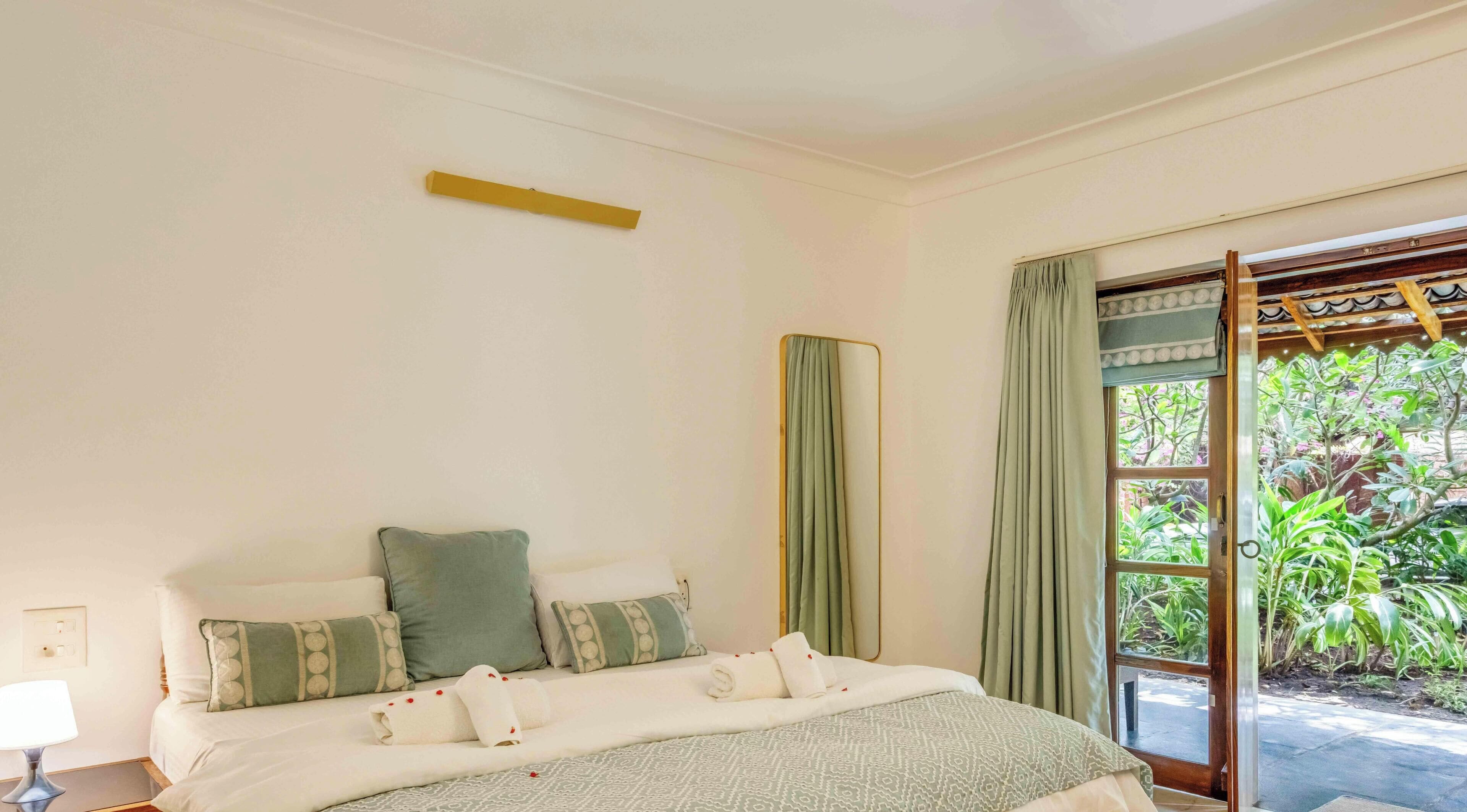 Garden Room 2 | Individually decorated, individually furnished, desk, laptop workspace