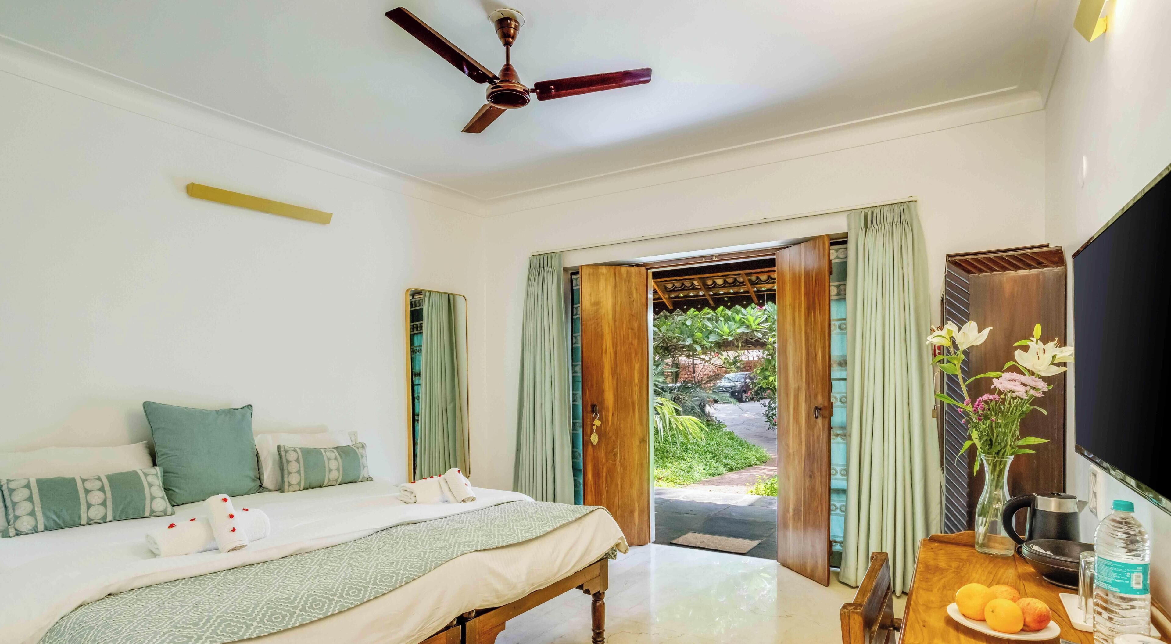 Decoración personalizada, muebles diferentes y escritorio 