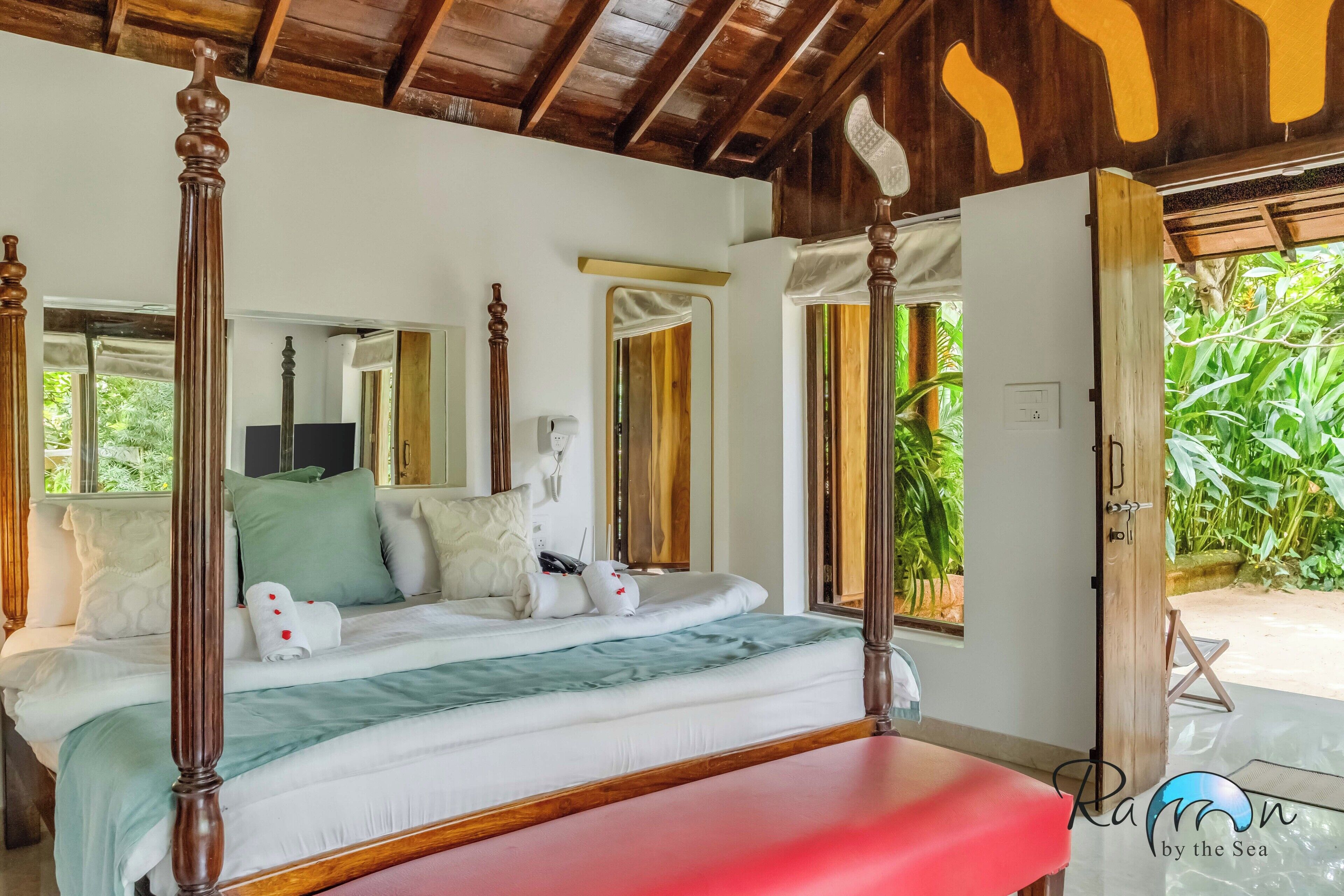 Individually decorated, desk, free WiFi