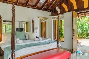 Decoración personalizada, muebles diferentes y escritorio 