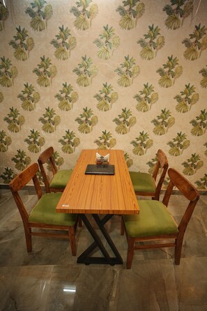 Restaurant - GREEN VALLEY HOTEL AND RESORT (Haldwani)