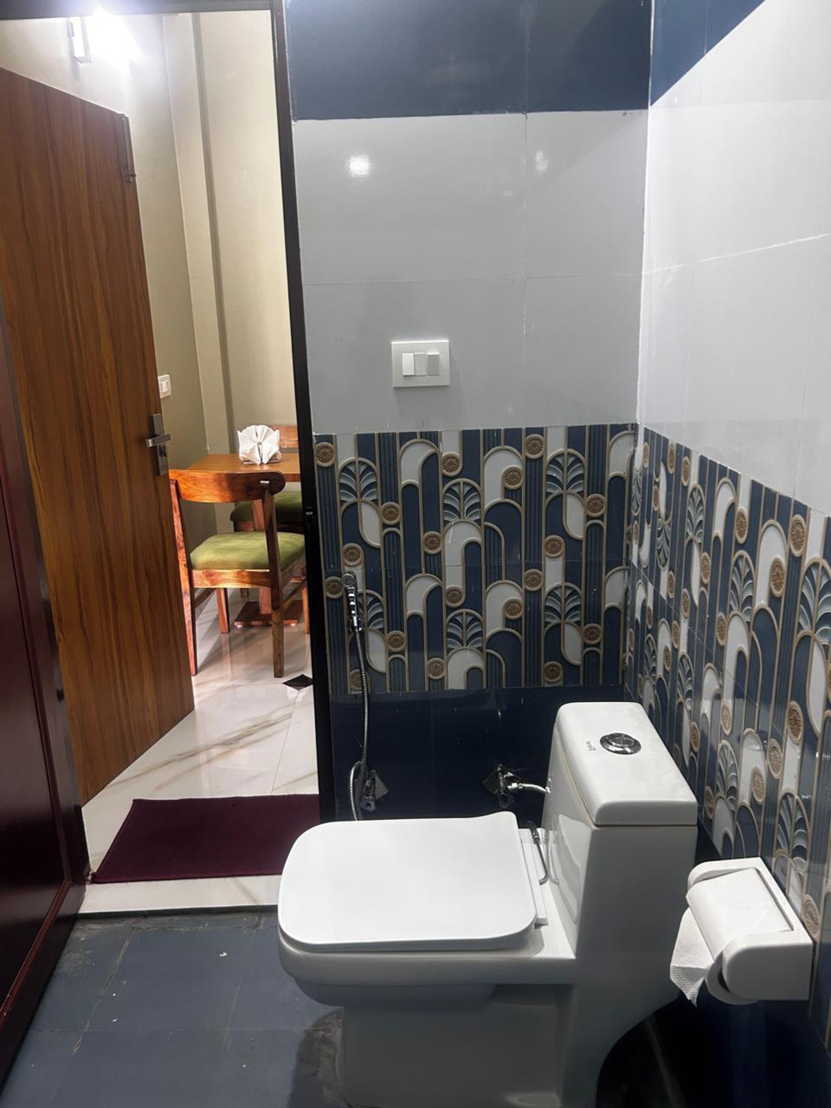 Deluxe-Zimmer | Badezimmer | Dusche, kostenlose Toilettenartikel, Haartrockner, Handtücher