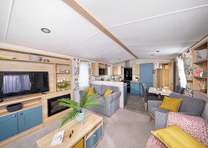 TV - Spacious and modern 12ft-wide caravan with one double and one twin. (New Quay)