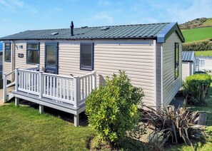 Exterior - This comfortable stylish caravan offers beautiful sea and country views. (Dorchester)