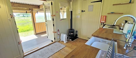 Fridge, oven, stovetop, toaster