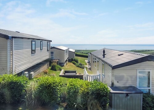 2 bedroom accommodation in Dorchester