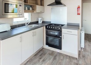 Fridge, oven, stovetop, toaster - 2 bedroom accommodation in Dorchester (Dorchester)