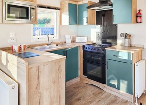 Fridge, oven, stovetop, toaster - 2 bedroom accommodation in Dorchester (Dorchester)