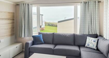 This comfortable stylish caravan offers beautiful sea and country views.