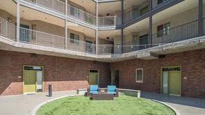 Exterior - Modern Tempe Retreat Near ASU & Cubs| Gym Pool W/D (Tempe)