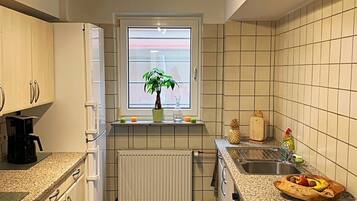 Mikrowelle, Ofen, Herdplatte, Geschirrspüler