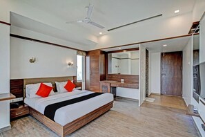 Deluxe Double Room - THE GRAND IMPERIAL HOTEL (Morbi)