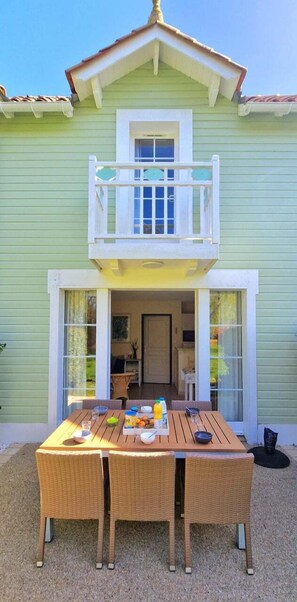 Outdoor dining - Le Bocage Vendée house in a residence + pool (Talmont-Saint-Hilaire)