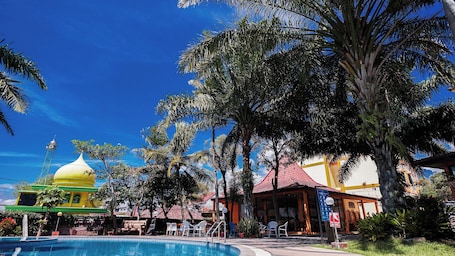 Pool. Tripletree Ciptaningati Culture Hotel