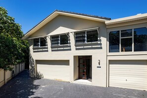 Exterior - Seculded Beach Pad overlooking the beautiful Solitary Islands (Sapphire Beach)