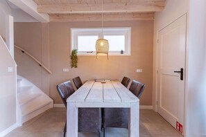 Dining - Modern Holiday Home in Vrouwenpolder (Koudekerke)