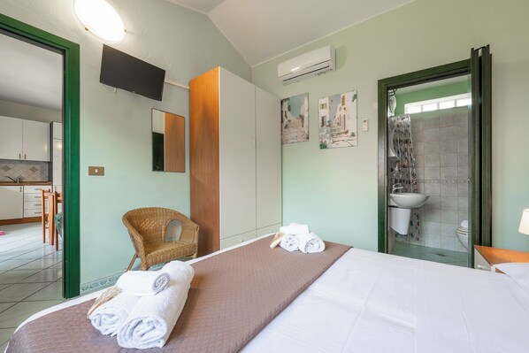 3 makuuhuonetta, silitysrauta/-lauta, Wi-Fi, vuodevaatteet