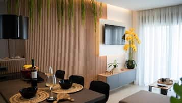 Apartamento, balcón, vistas a la ciudad | Restauración