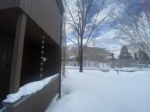Property grounds - Cozy condo in Park City, 100 m from PCMR, 5 mins bus ride to Main Street (Park City)