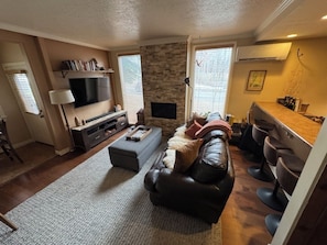 TV, fireplace - Cozy condo in Park City, 100 m from PCMR, 5 mins bus ride to Main Street (Park City)