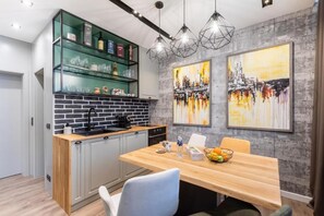 Leilighet – deluxe, byutsikt | Spiseområde