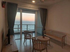 Standard-Doppelzimmer, Balkon, Meerblick | Innenbereich