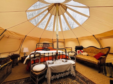 1 bedroom, bed sheets. Nordic Experience: Sauna & Cold Bath in the Camargue