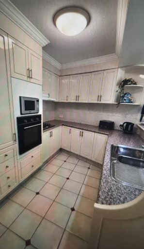 Fridge, microwave, oven, stovetop - 2 Bed Unit in the Heart of Broadbeach- Phoenician Resort (Broadbeach)