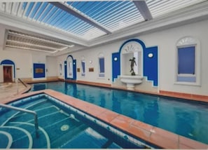 Innendørsbasseng og utendørsbasseng