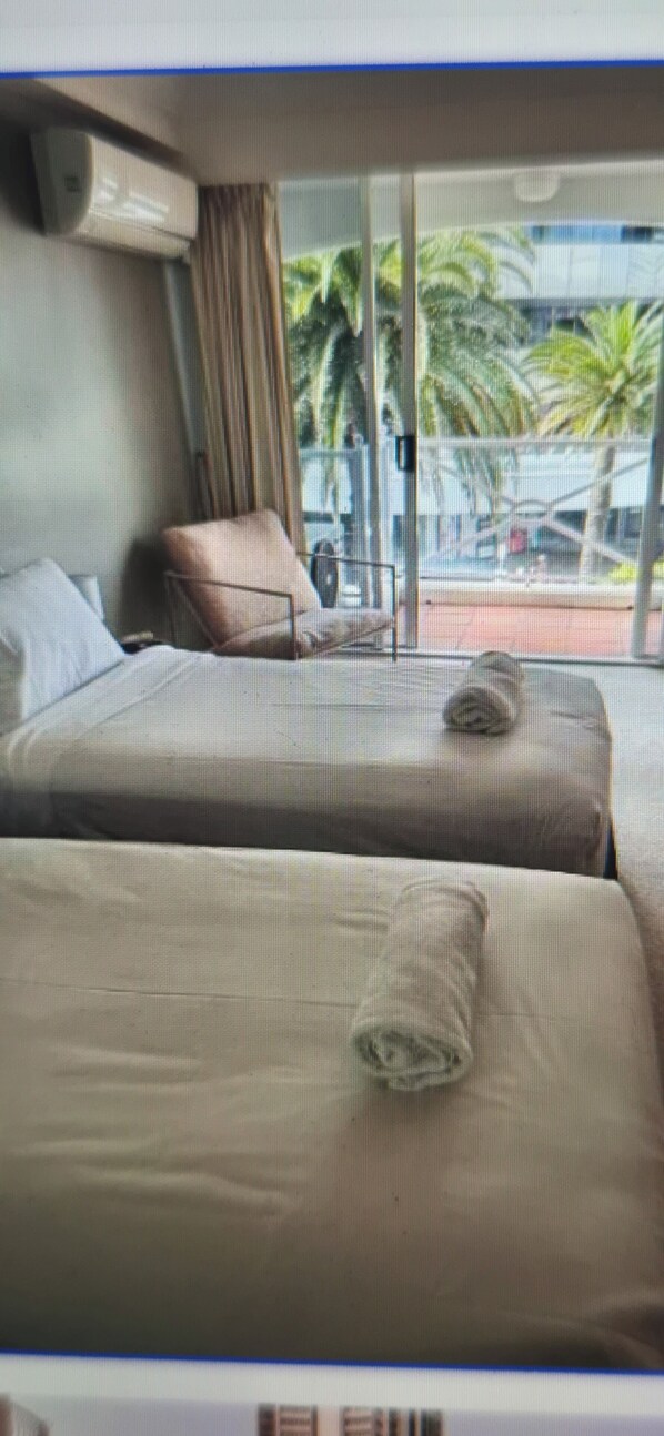 2 bedrooms, iron/ironing board, free WiFi, bed sheets - 2 Bed Unit in the Heart of Broadbeach- Phoenician Resort (Broadbeach)