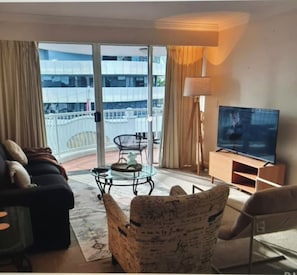 Smart TV - 2 Bed Unit in the Heart of Broadbeach- Phoenician Resort (Broadbeach)