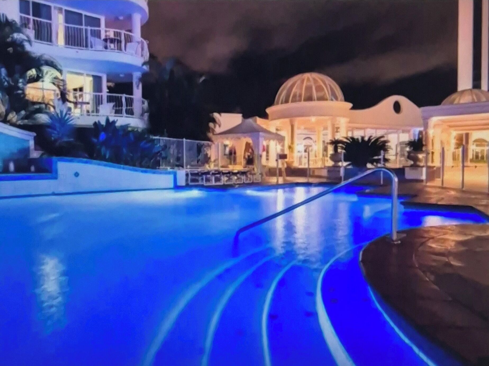 Sisäuima-allas, ulkouima-allas