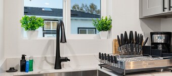 
Urban Airport Stay SFO & BART Access