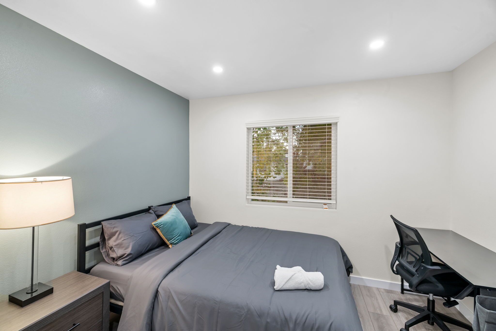 3 bedrooms, desk, iron/ironing board, free WiFi