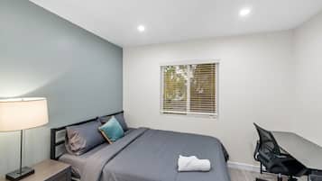 3 bedrooms, desk, iron/ironing board, free WiFi