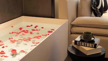 Senior tweepersoonskamer, uitzicht op de stad | Extradiep bad