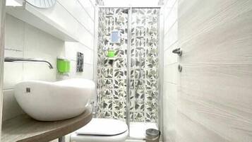 Camera Economy con 2 letti singoli | Bagno | Doccia, set di cortesia gratuito, asciugacapelli, accappatoio