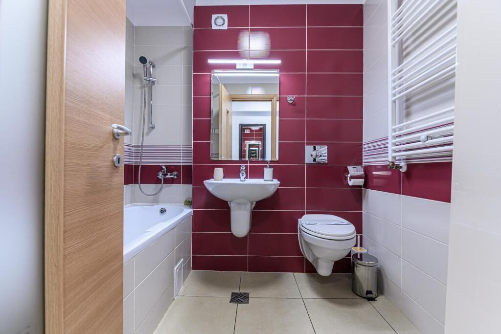 Appartamento, vista montagna | Bagno | Vasca, asciugacapelli, pantofole, asciugamani