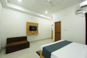 Double Room | Iron/ironing board, free WiFi - Hotel Dwarkadhish Plaza (Ayodhya)