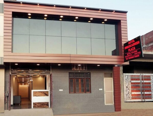 Exterior - Hotel Dwarkadhish Plaza (Ayodhya)