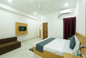 Iron/ironing board, free WiFi - Hotel Dwarkadhish Plaza (Ayodhya)