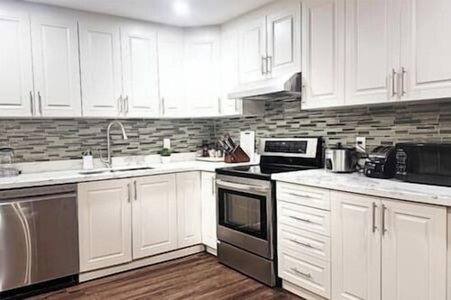 Private 2BR Guest Suite • King Bed • Parking