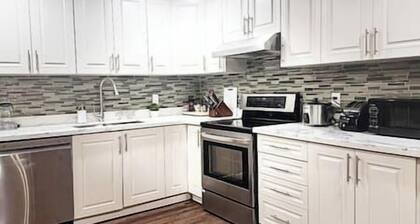 Private 2BR Guest Suite âą King Bed âą Parking