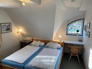 Desk, free WiFi, bed sheets - Vacation with a view - your maisonette apartment on the Bodden (Born a. Darß)