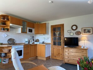 Fridge, microwave, oven, stovetop - First floor apartment on the Bodden for 2-3 persons (Born a. Darß)