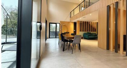 Villa L'Oasis, a quiet interlude on the outskirts of Lyon