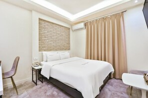 Desk, free WiFi - DK hotel (Incheon)